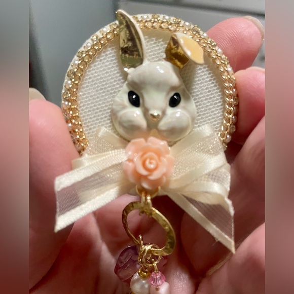 Gold and Pink Bunny Brooch with Beads - Picture 4 of 7